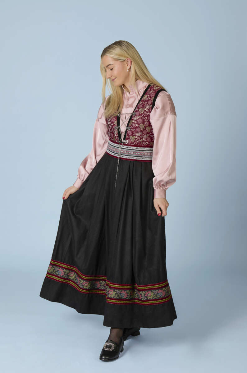 Hedda bluse til festdrakt dame