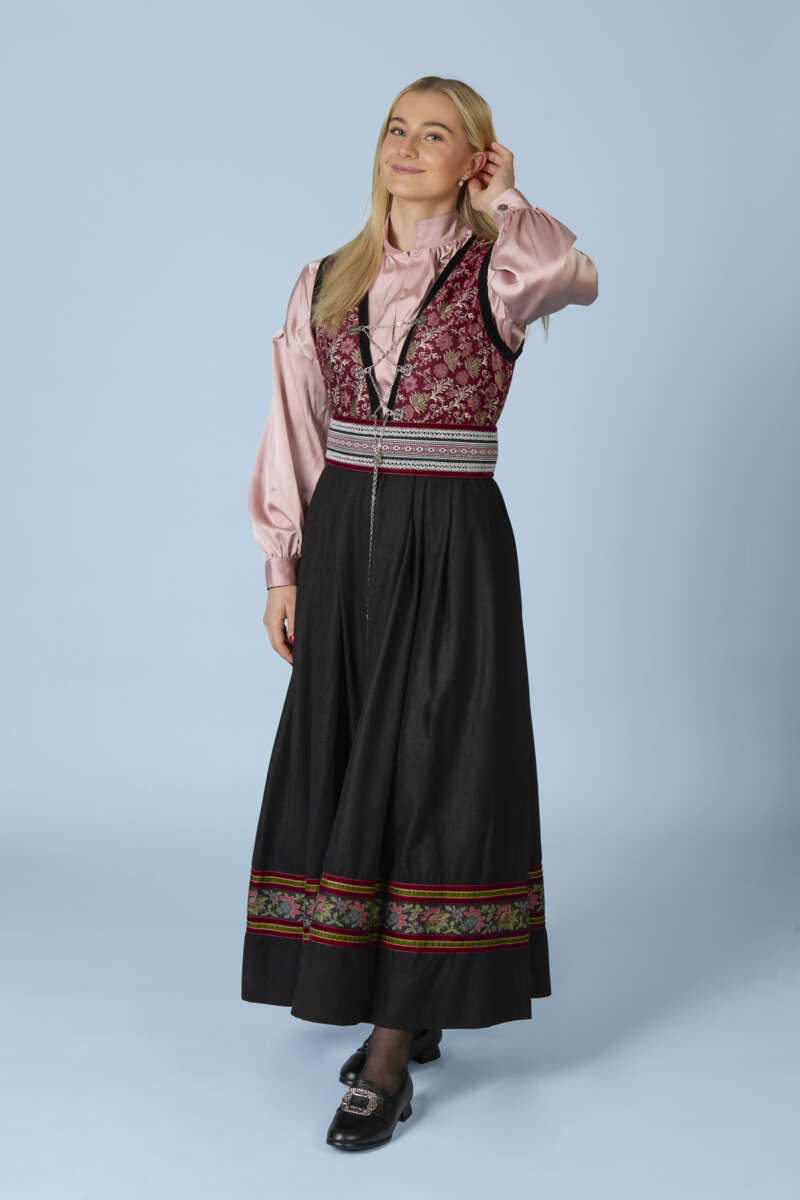 Hedda bluse til festdrakt dame