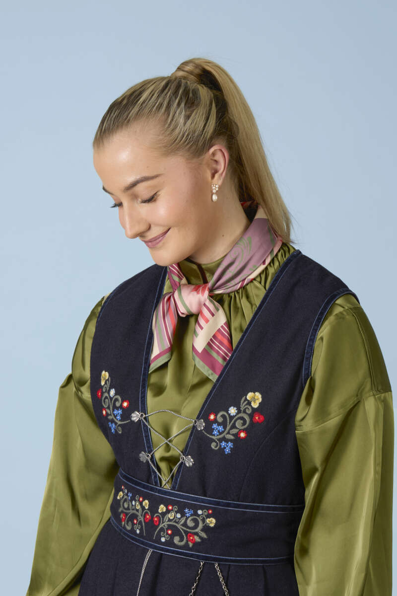 Hedda bluse til festdrakt dame