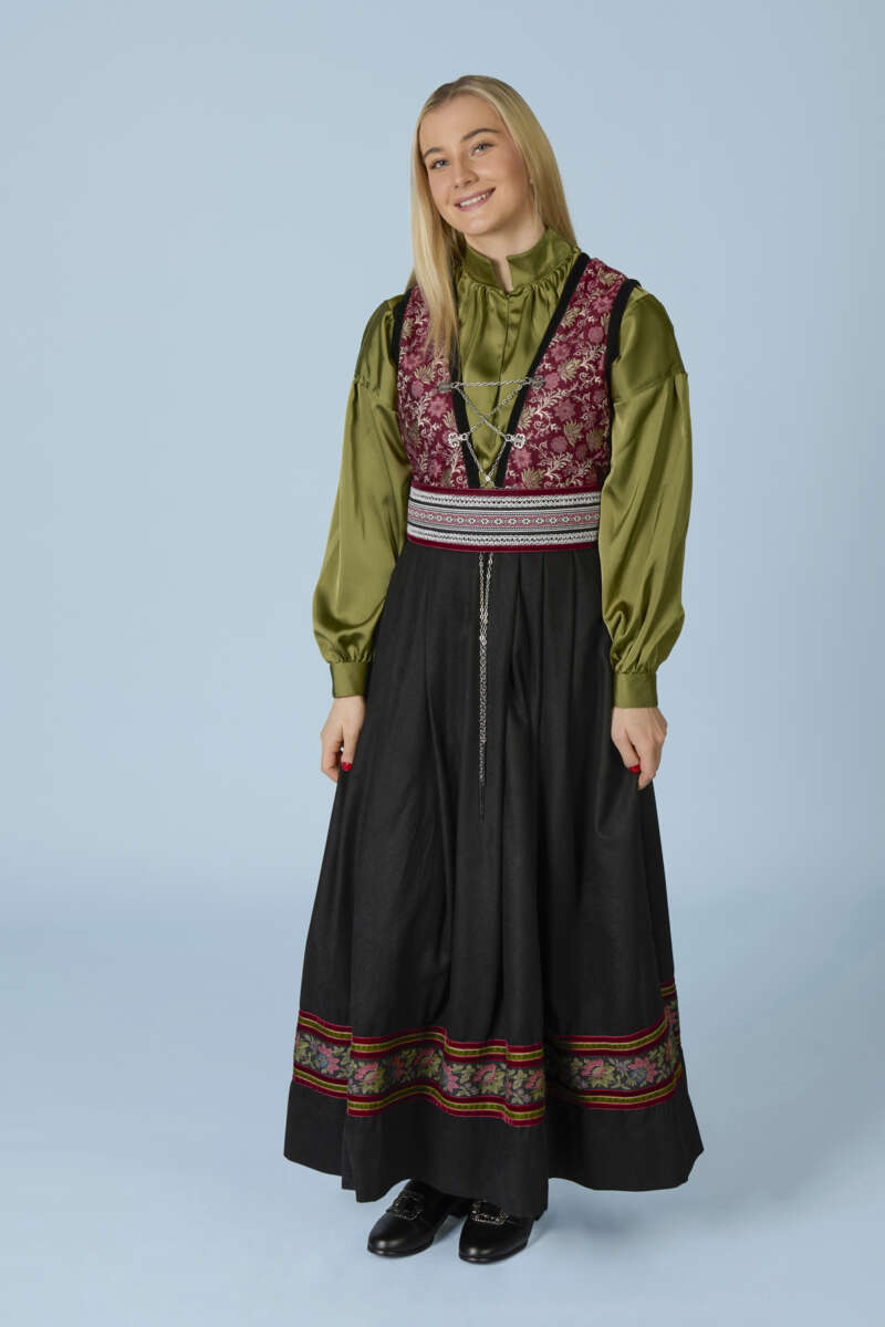 Hedda bluse til festdrakt dame