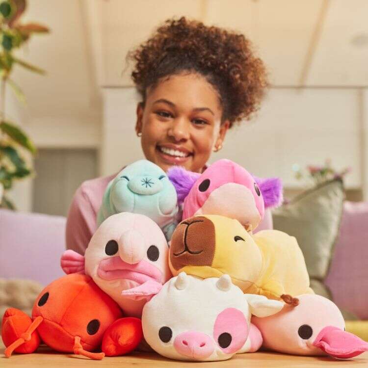 Hug A Lumps Plush S2 plysjkosedyr