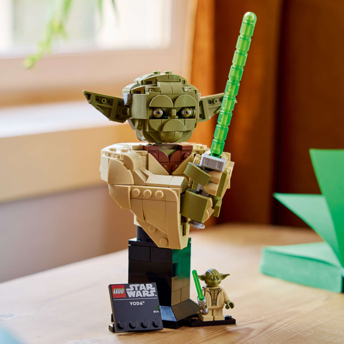 LEGO® Star Wars™ Byste av Yoda™ 75438