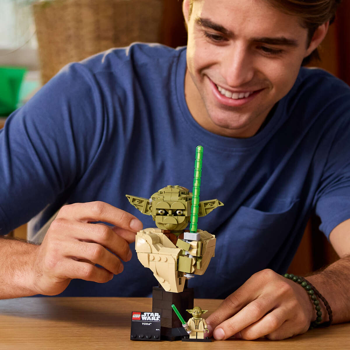 LEGO® Star Wars™ Byste av Yoda™ 75438