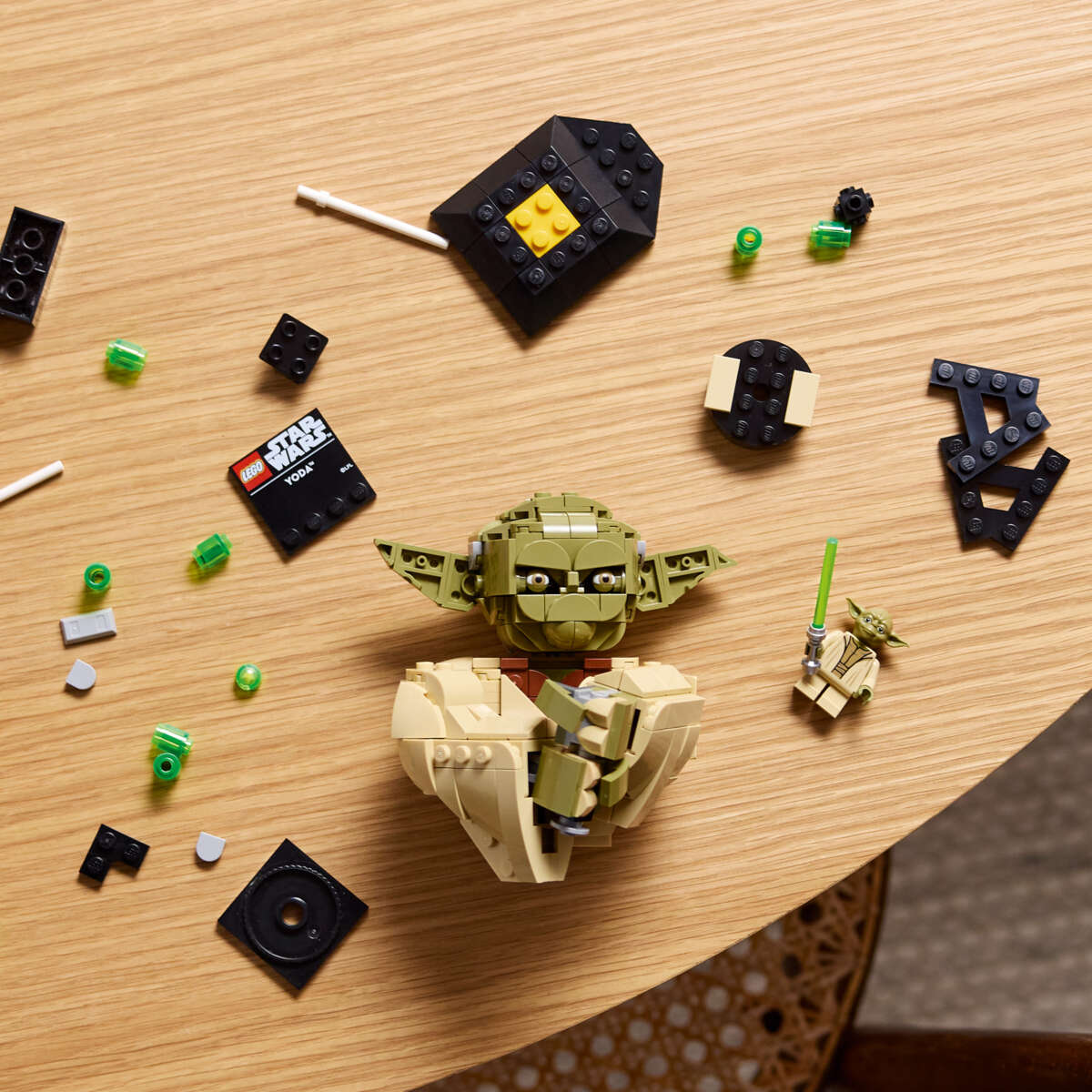 LEGO® Star Wars™ Byste av Yoda™ 75438