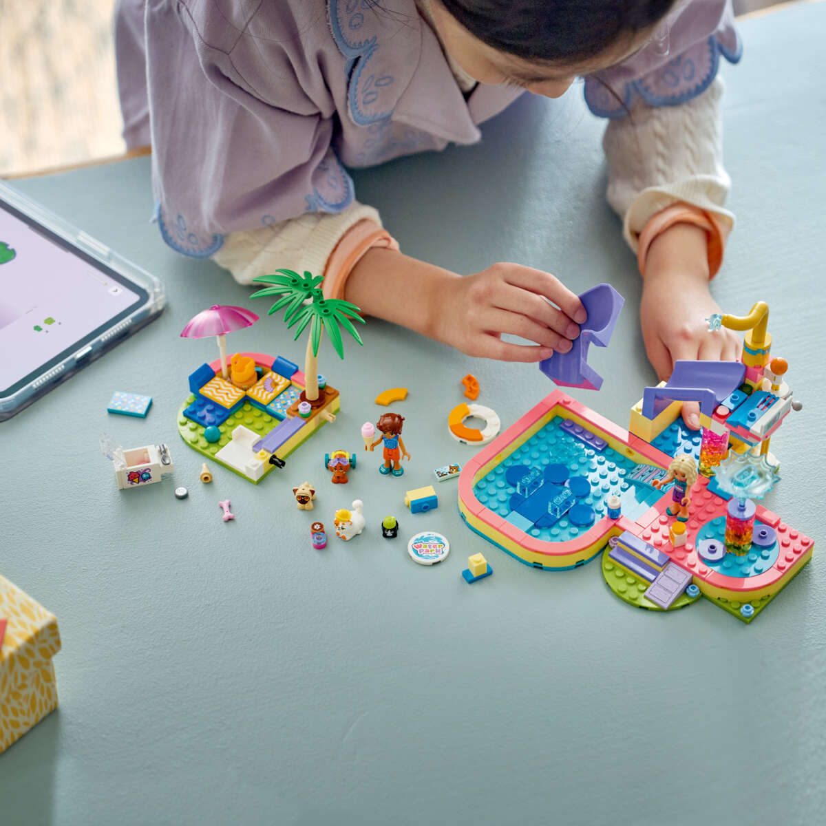 LEGO® Friends Gøyal dag i Badeland 42676