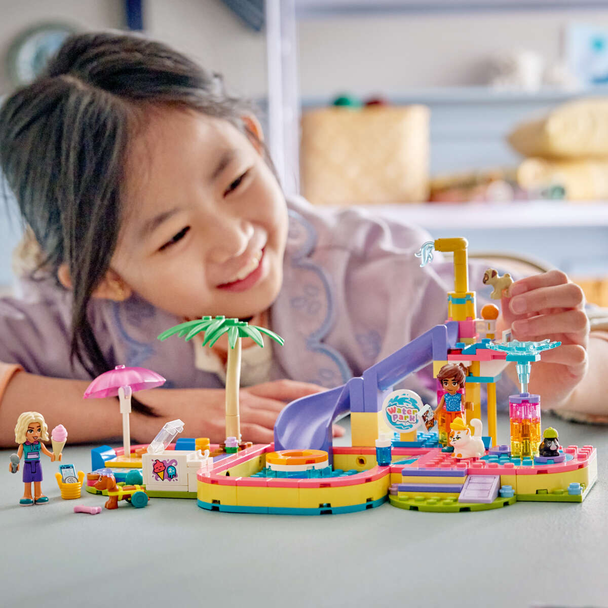 LEGO® Friends Gøyal dag i Badeland 42676