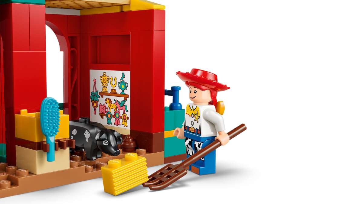 LEGO® ǀ Disney og Pixar Toy Story 5 Blazes hestegård 43304