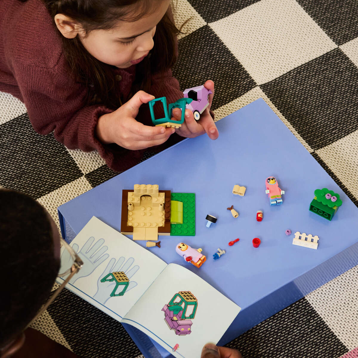 LEGO® Bluey Bestemødrene Bingo og Bluey 11216