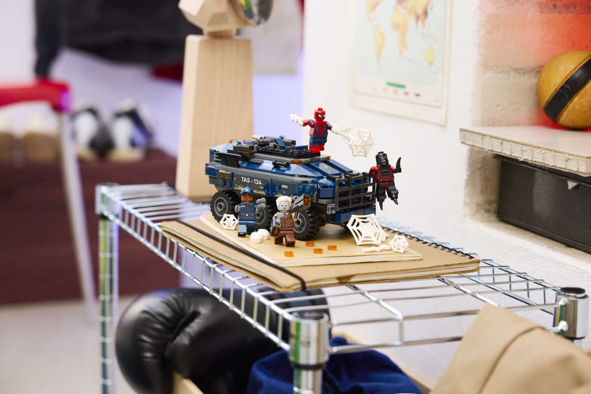 LEGO® ǀ Marvel Spider-Man og fangetransporten 76349