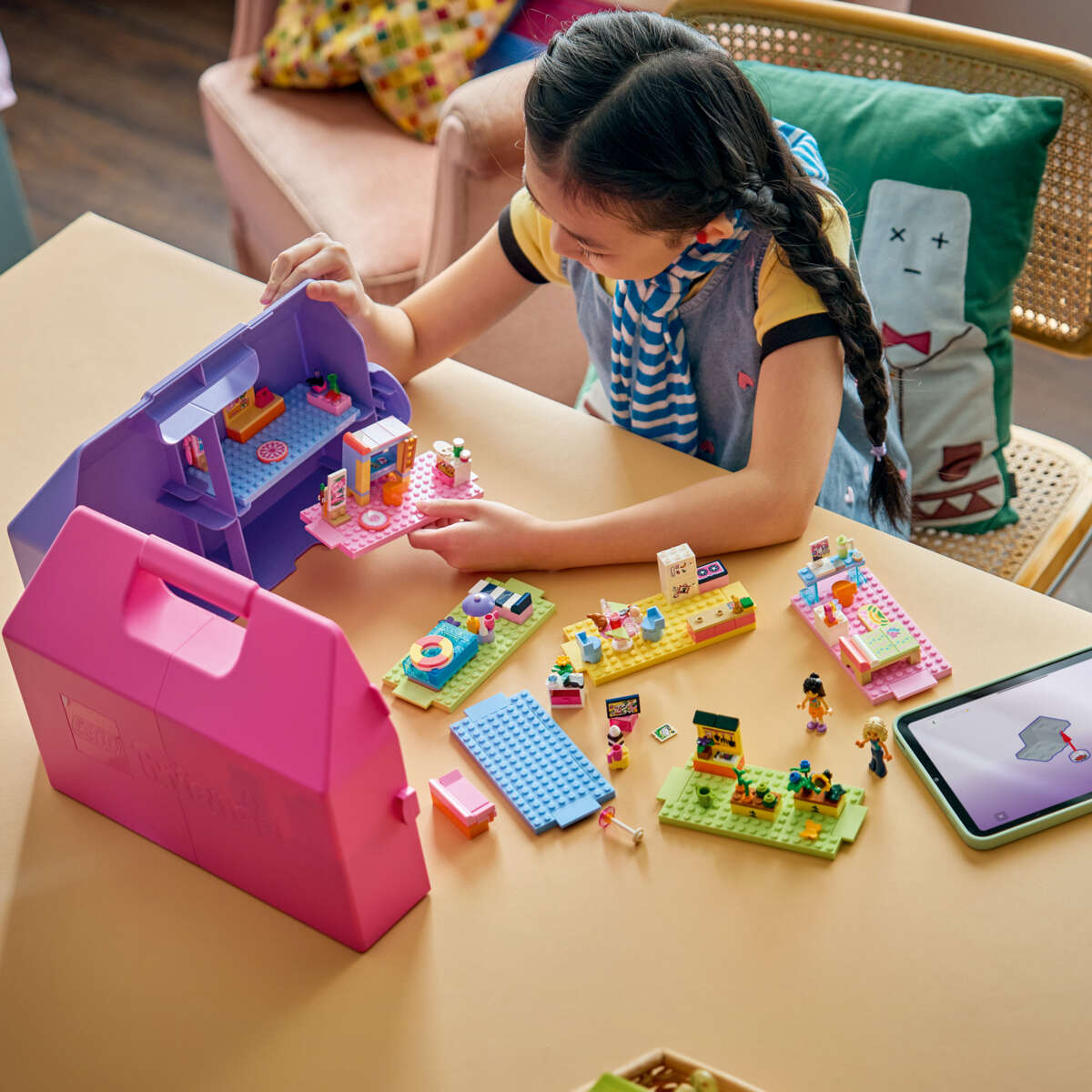 LEGO® Friends Kreativ koffert med dukkehus 42697