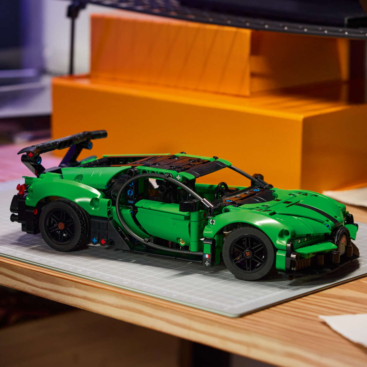 LEGO® Technic Grønn Bugatti Chiron Pur Sport-hyperbil 42241