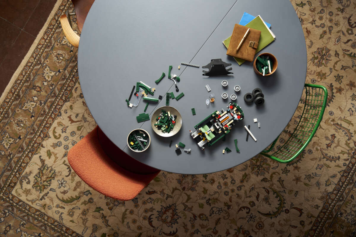 LEGO® Icons Jaguar E-type 11381