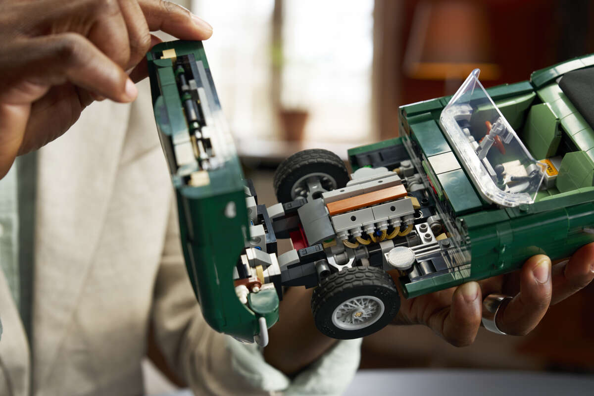 LEGO® Icons Jaguar E-type 11381