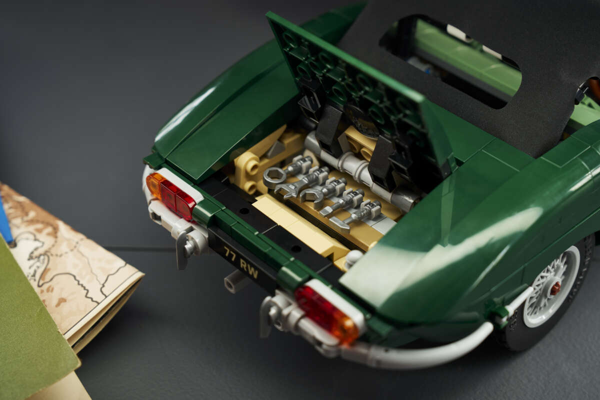 LEGO® Icons Jaguar E-type 11381
