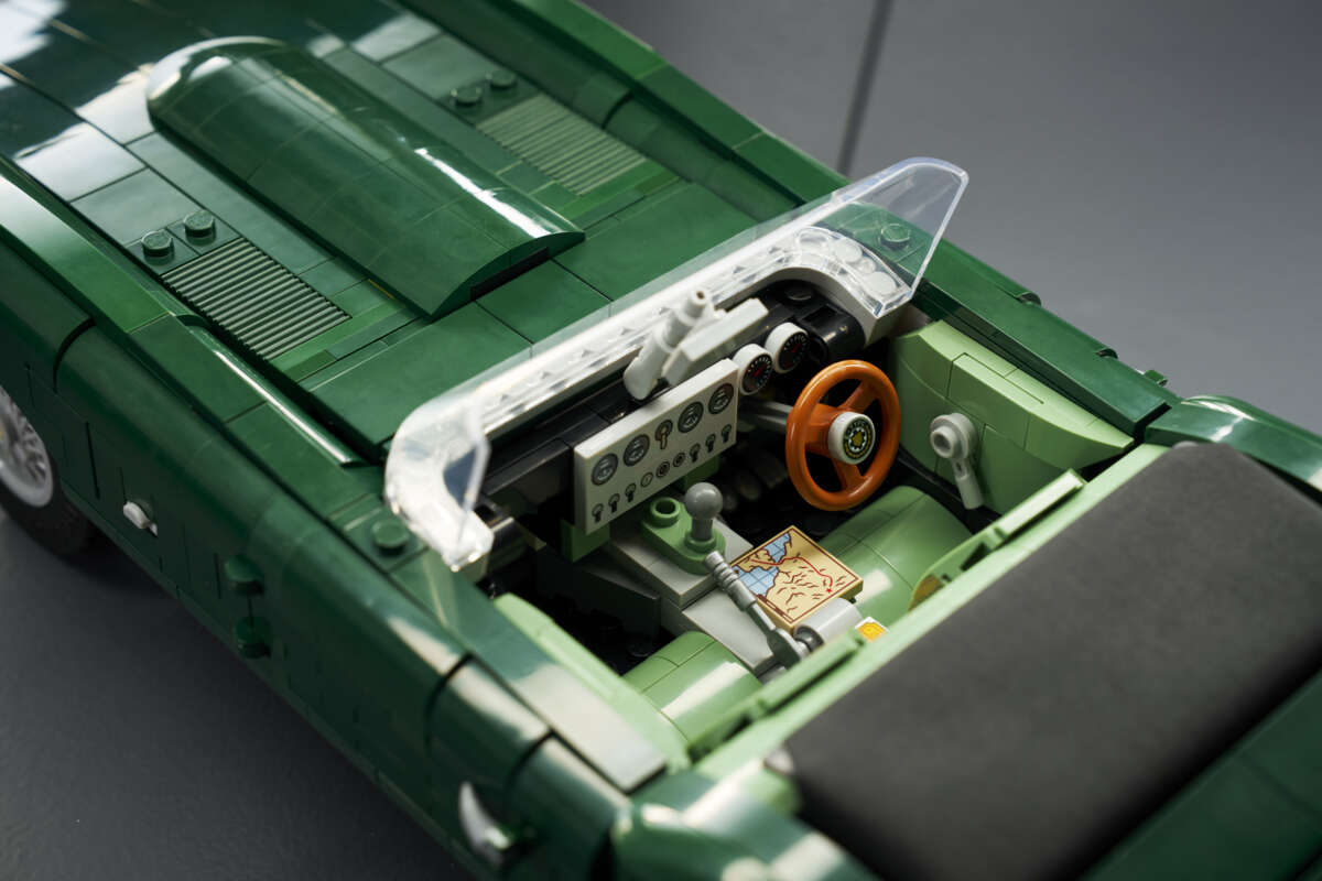 LEGO® Icons Jaguar E-type 11381