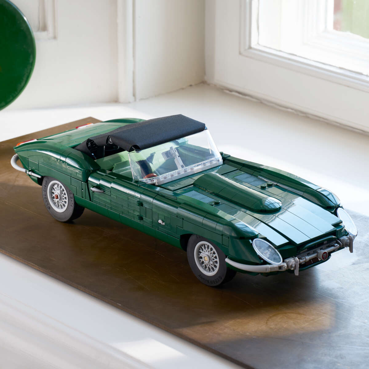 LEGO® Icons Jaguar E-type 11381