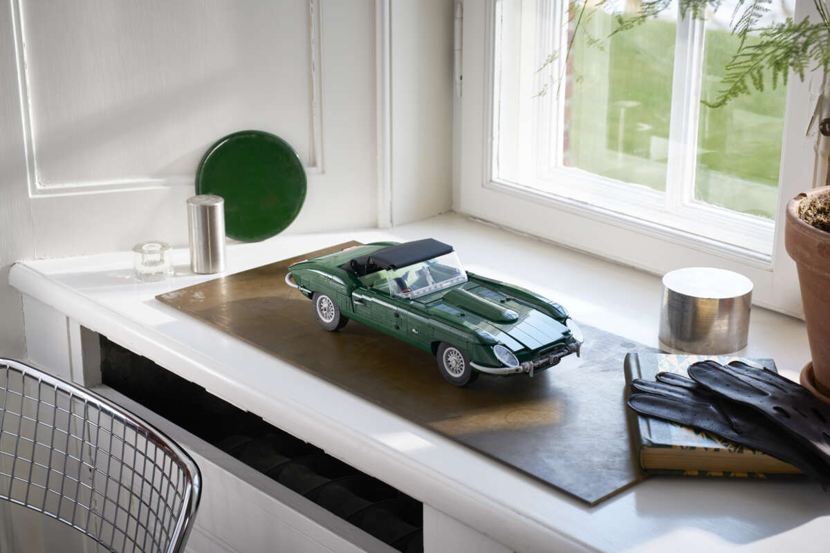 LEGO® Icons Jaguar E-type 11381
