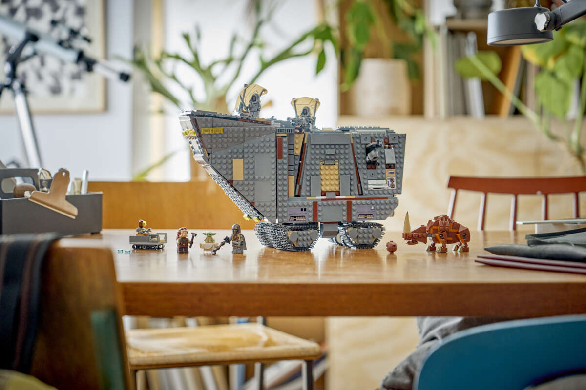 LEGO® Star Wars™ Offworld Sandcrawler™ og Mudhorn 75453