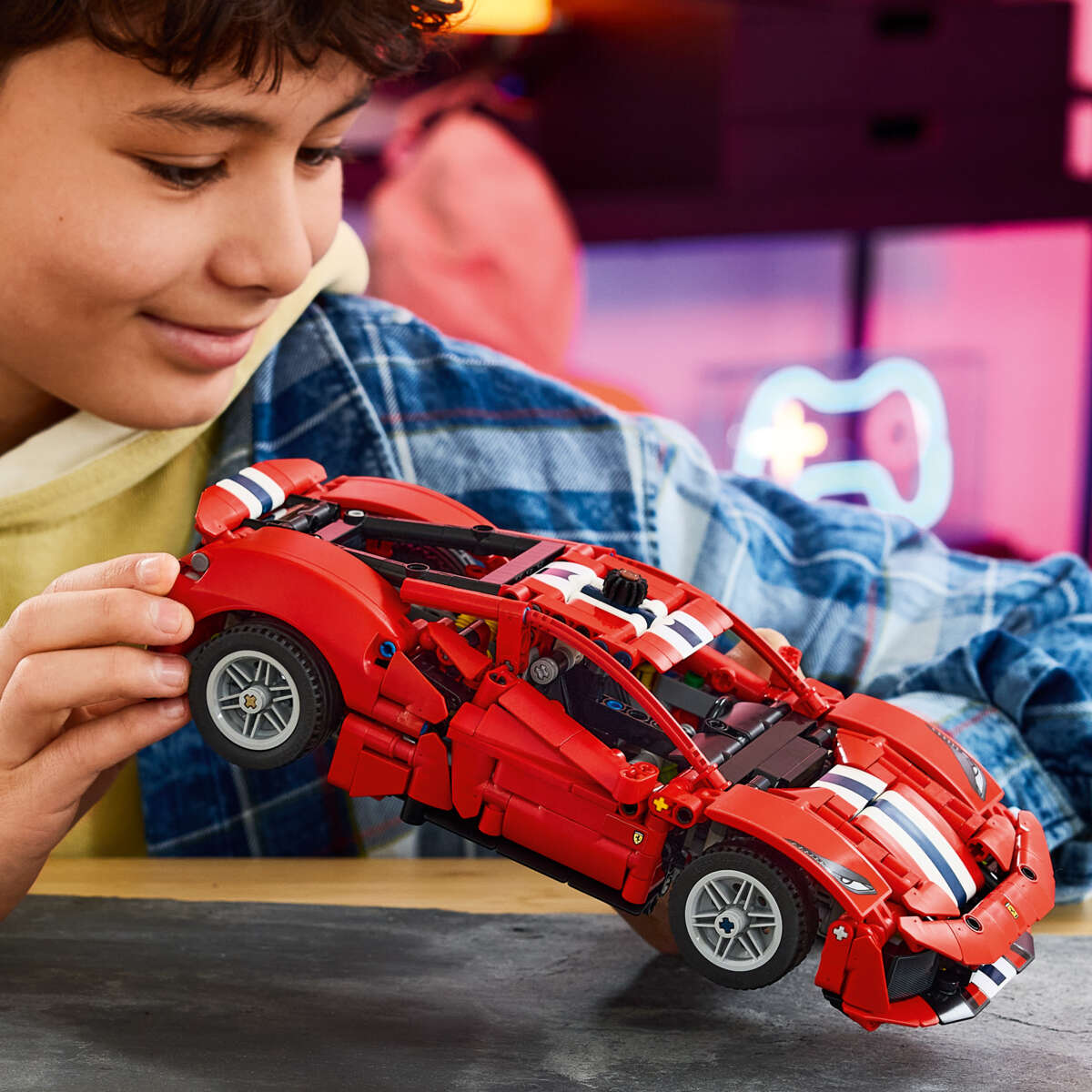 LEGO® Technic Ferrari 488 PISTA-bil 42235