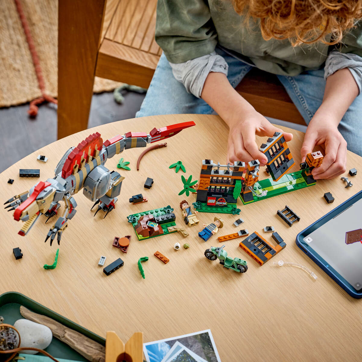 LEGO® Jurassic World Spinosaurus på flukt 77982