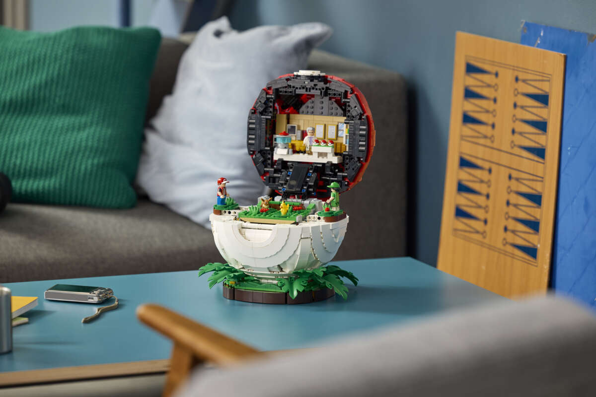 LEGO® Pokémon Pokéball med ikoniske Trenerøyeblikk 72154