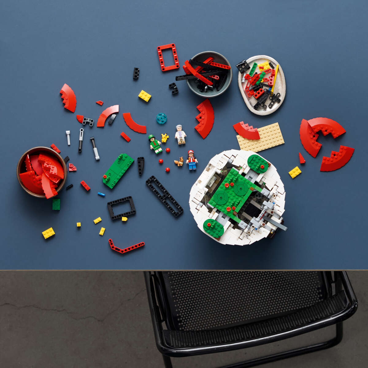 LEGO® Pokémon Pokéball med ikoniske Trenerøyeblikk 72154