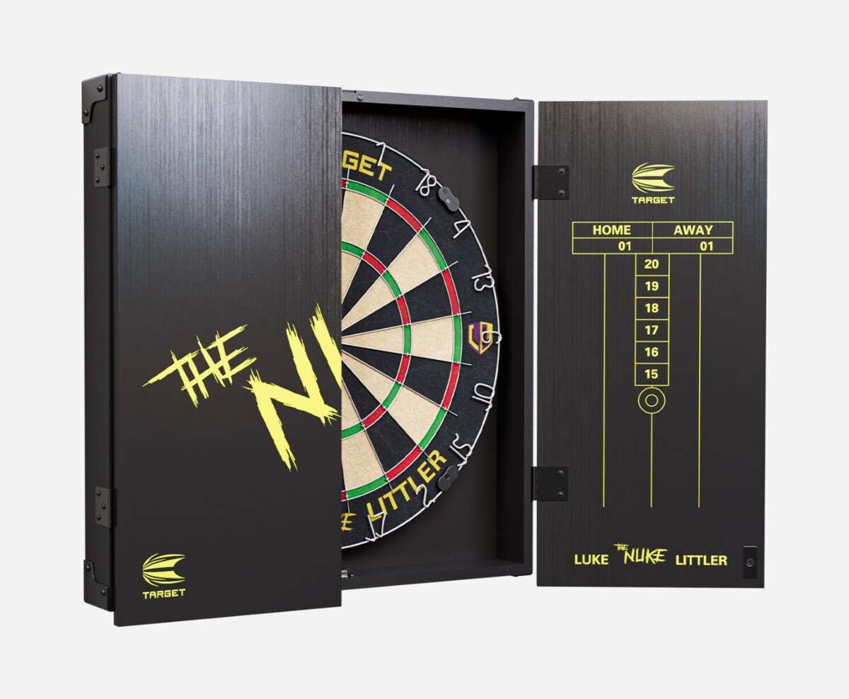 Target Luke Littler «The Nuke» dartskap med dartskive og 6 piler