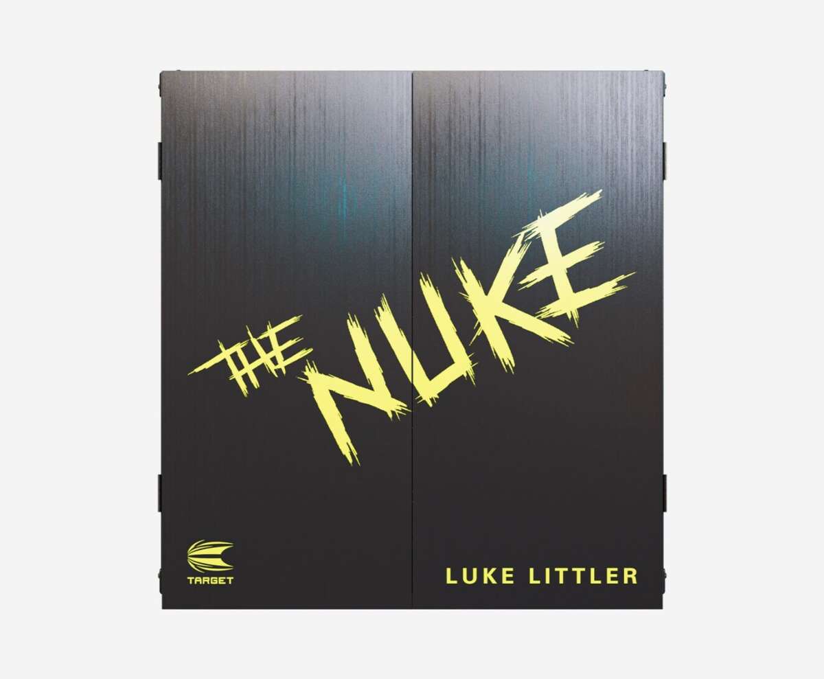 Target Luke Littler «The Nuke» dartskap med dartskive og 6 piler