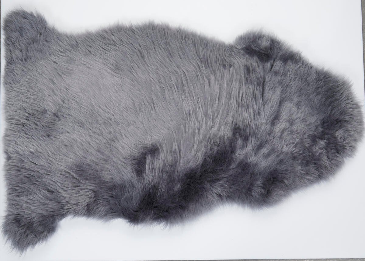 Mjuk lammeskinn mørk grå