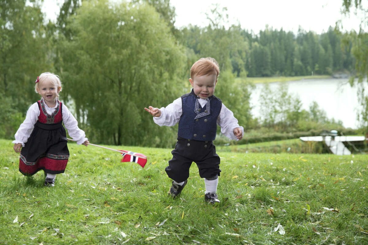 Småtroll Iver festdrakt baby