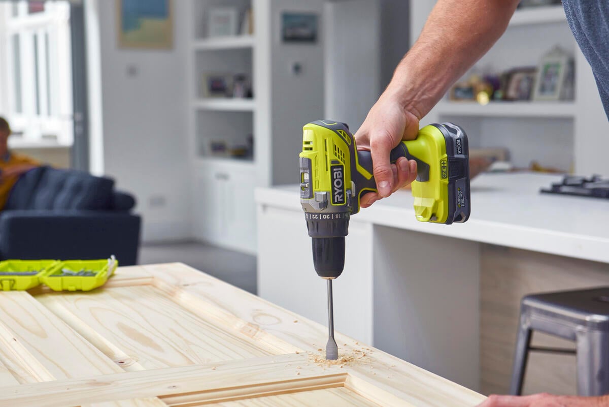 Ryobi R18DD3-115GA17 drill m/batteri og bits