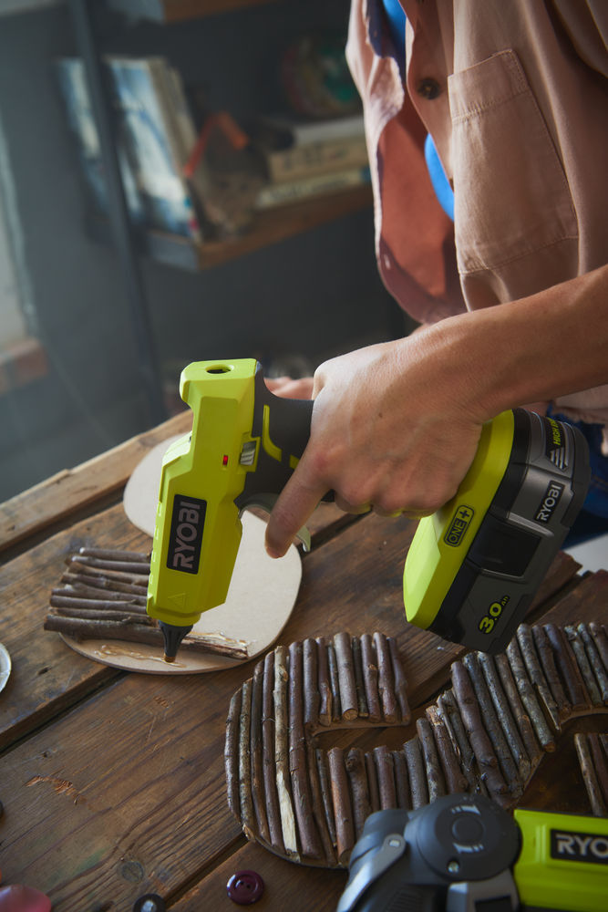 Ryobi R18GLU-0 limpistol u/batteri og lader