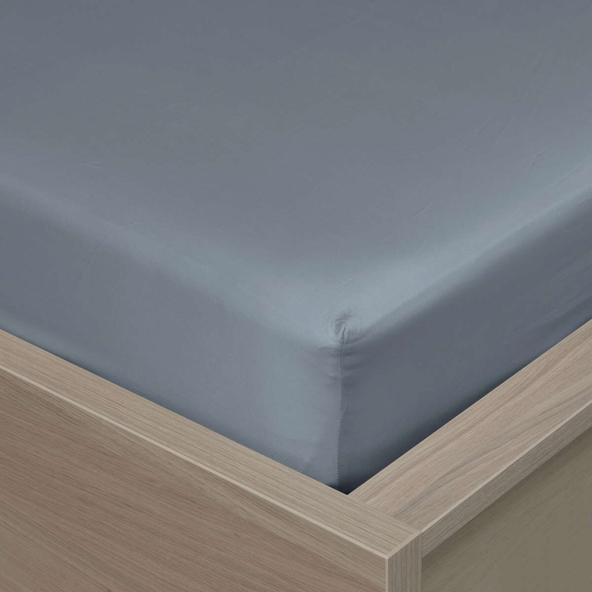 Høie formsydd laken med strikk