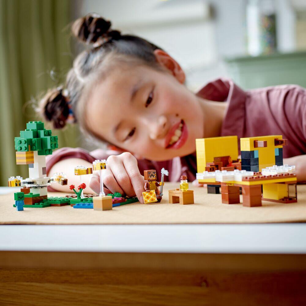LEGO® Minecraft® Birøkterens hytte 21241