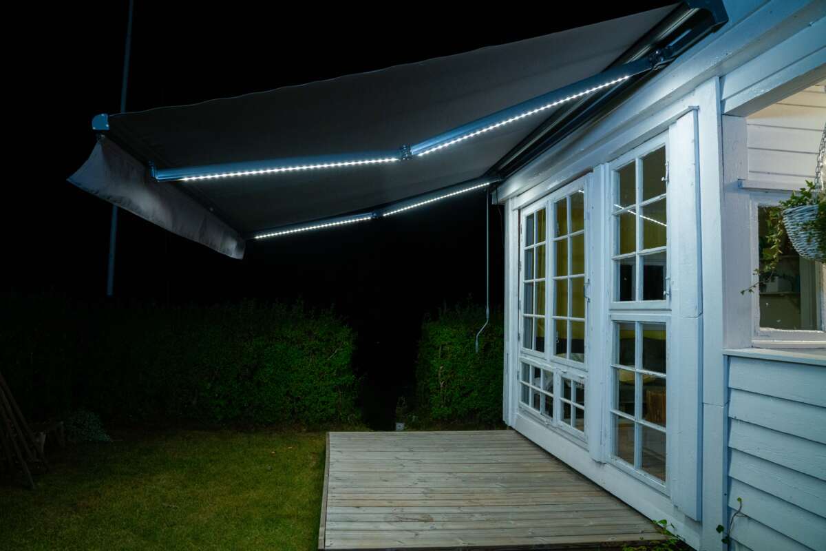 Terrassemarkise halvkassett m/nedtrekk