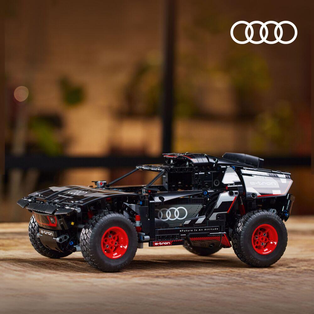 LEGO® Technic Audi RS Q e-tron 42160