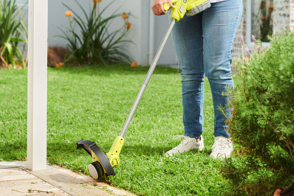 Ryobi ONE+ RY18LT23A-120P gressstrimmer m/batteri og lader