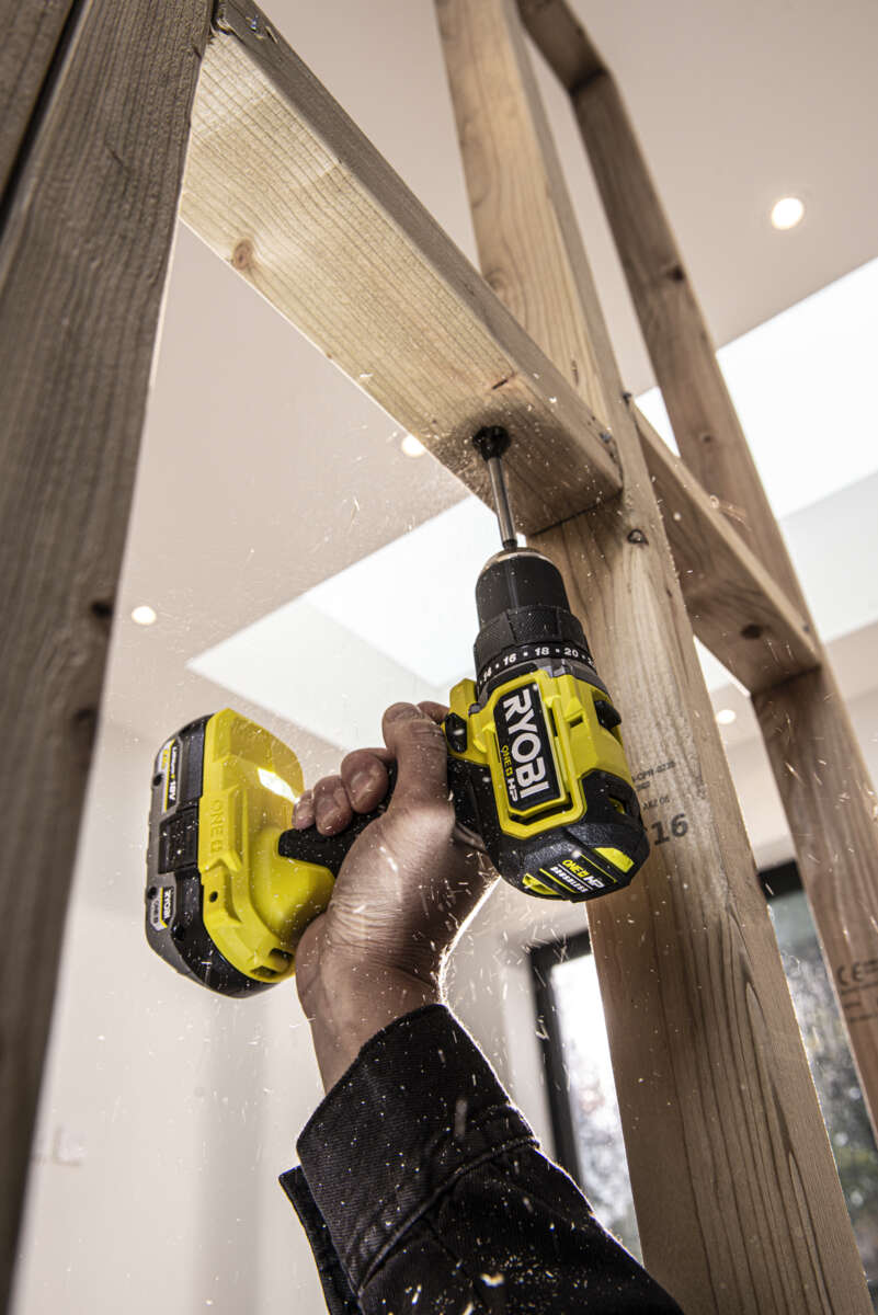 Ryobi ONE+ HP RDD18C-2C20SA32HP bor/skrutrekker m/2 batterier