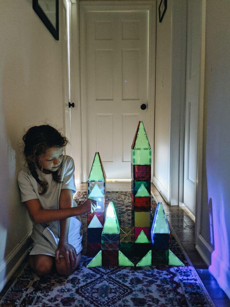 Magna-Tiles® Glow
