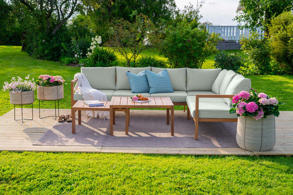 Røst hjørnegruppe teak og grågrønne impregnerte putetrekk