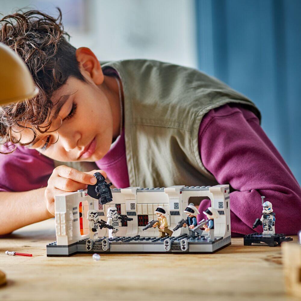 LEGO® Star Wars™ Bordingen av Tantive IV™ 75387