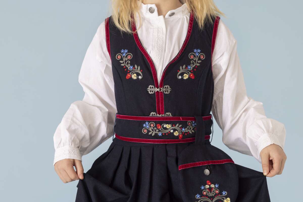 Alma festdrakt junior