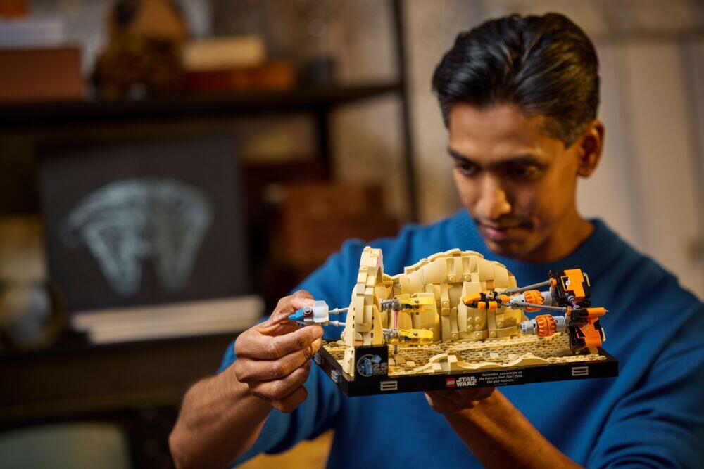LEGO® Star Wars™ Diorama med Mos Espa-podrace 75380