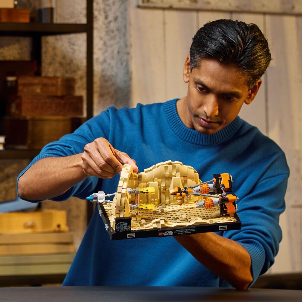 LEGO® Star Wars™ Diorama med Mos Espa-podrace 75380