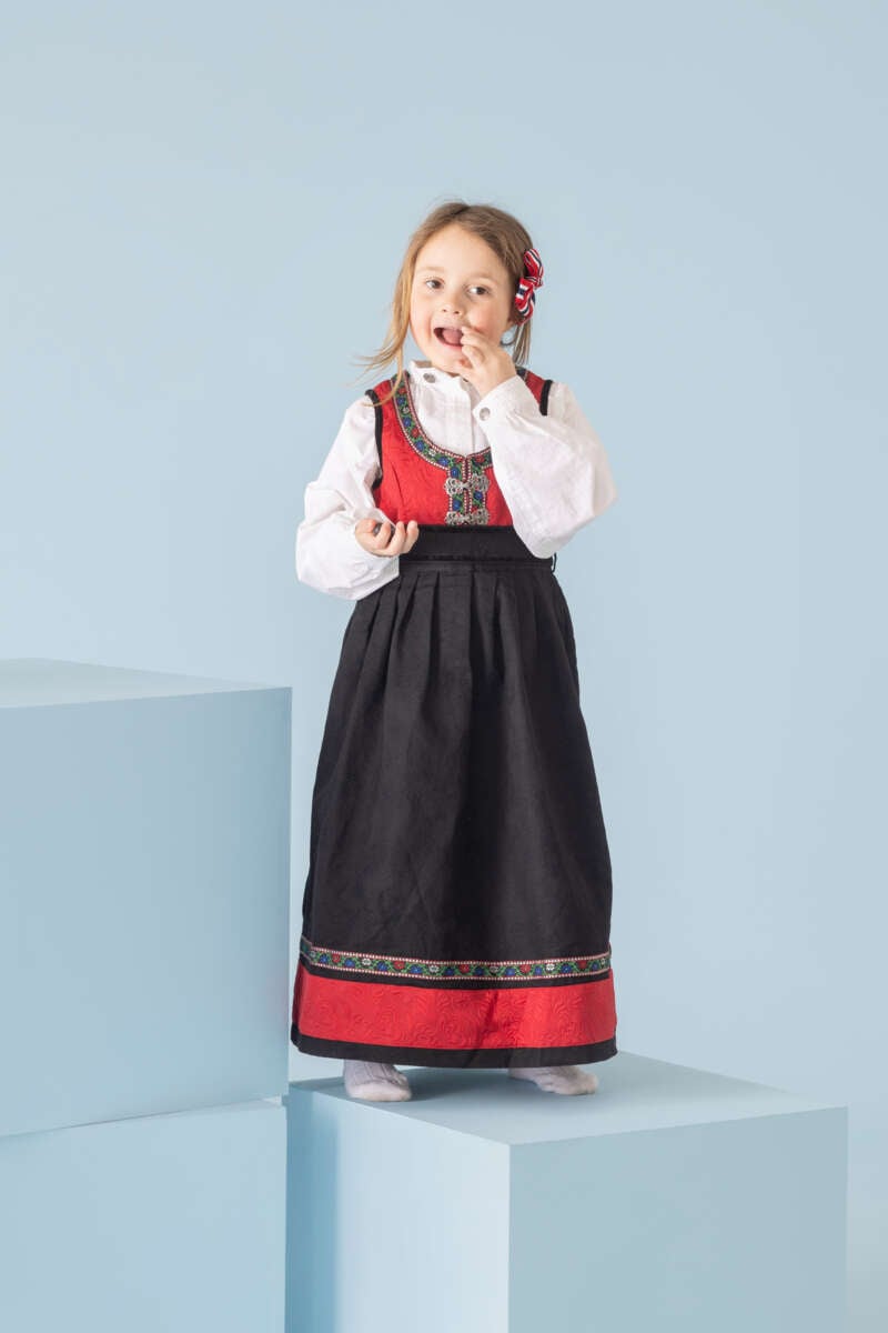 Småtroll Nora festdrakt barn