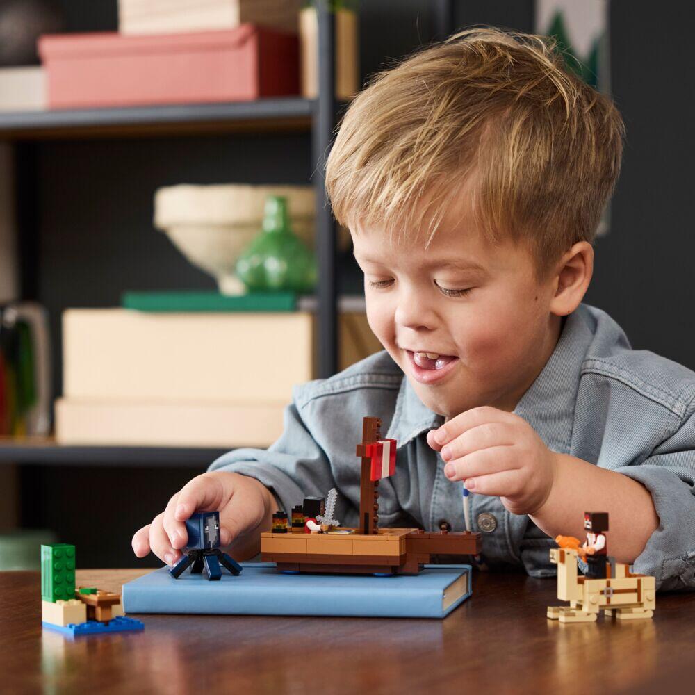 LEGO® Minecraft® LEGO® På tokt med sjørøverskip 21259