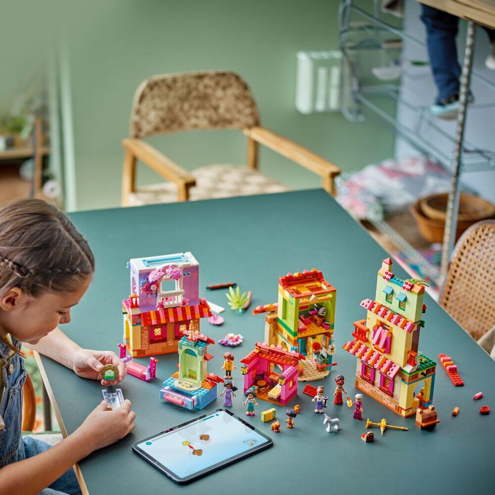 LEGO® ǀ Disney Encanto Familien Madrigals magiske hus 43245