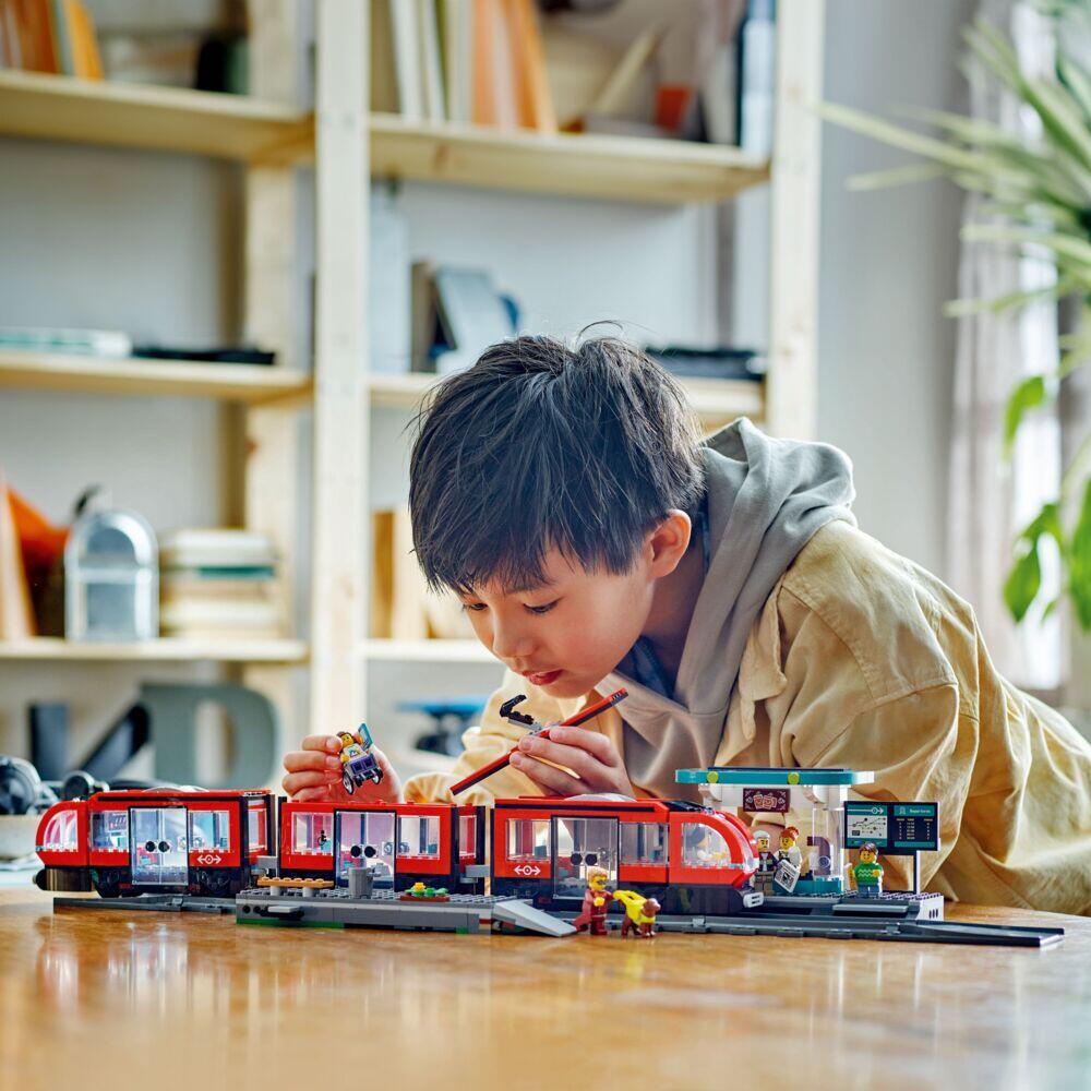 LEGO® City Trikkeholdeplass 60423