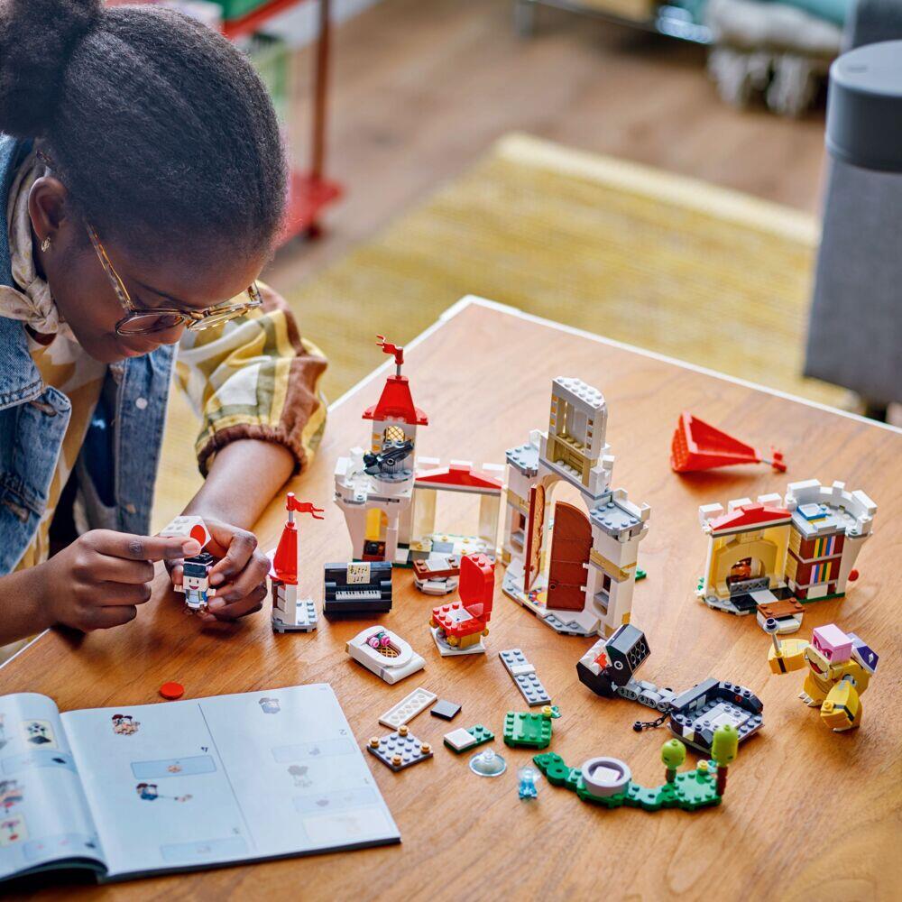 LEGO® Super Mario™ Kjemp mot Roy ved slottet til Peach 71435