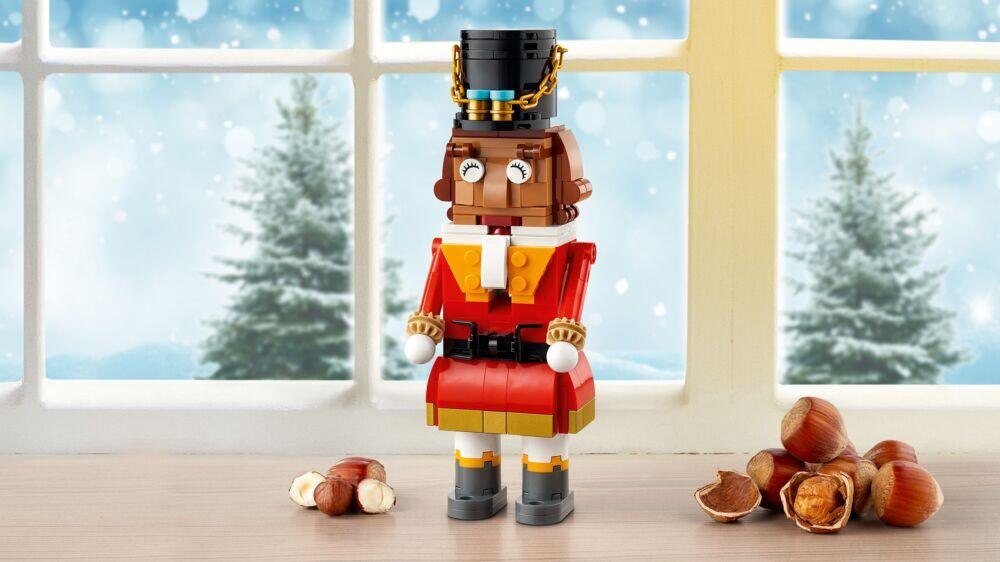 LEGO® Iconic Nøtteknekker 40640